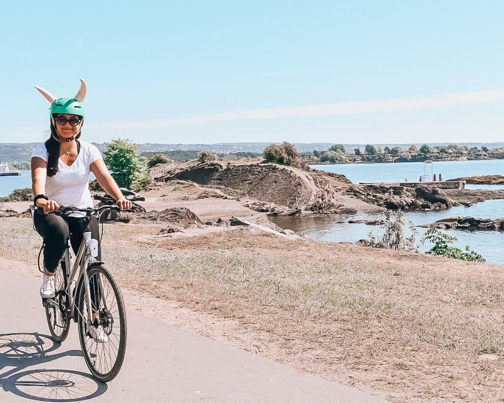 Travel can take a toll on the environment, but there are great eco-friendly alternatives to help reduce your impact. Keep reading to find the 8 sustainable travel hacks I use to protect the environment #zerowaste #plasticfree #sustainableliving #sustainabletravel