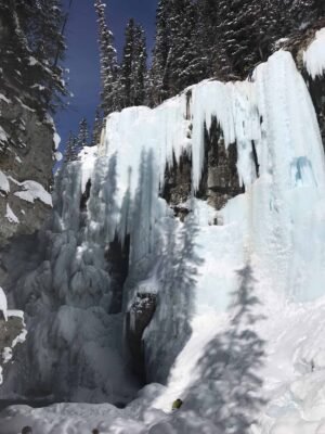 Hiking Johnston's Canyon in winter is one of the top attractions in the Banff National Park that brings tourists to the area. If you're looking for a guide on what the popular hike is like in winter, what to wear, and what you'll see, here is everything you need to know! #lakelouise #johnstonscanyon #banff