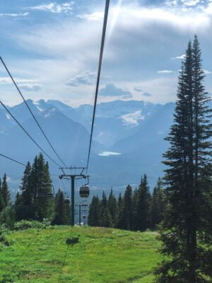 First-Timers guide to Summer in Lake Louise- all the things to do, what you need to know, and tips for the lake louise summer gondola, canoeing on the lake, and Banff National Park. #Lakelouise #banfflakelouise #summerinbanff #summerinlakelouise