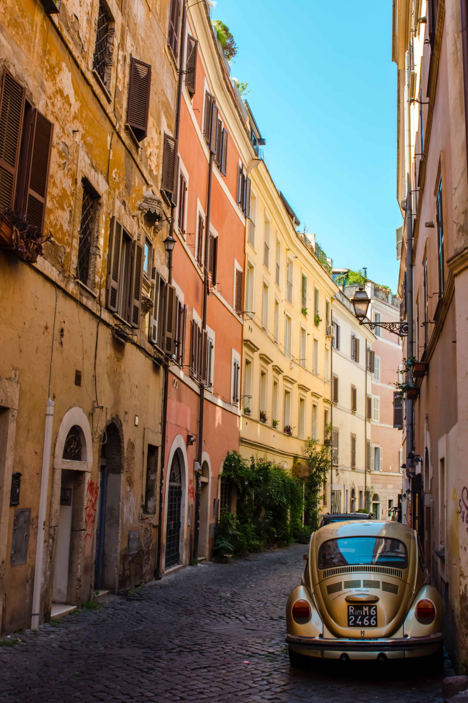 Thinking of visiting Rome? We've gathered all of our best Rome travel tips -- including how to SAVE MONEY, what to PACK, how to stay SAFE and more! #visitrome #italy #traveltips