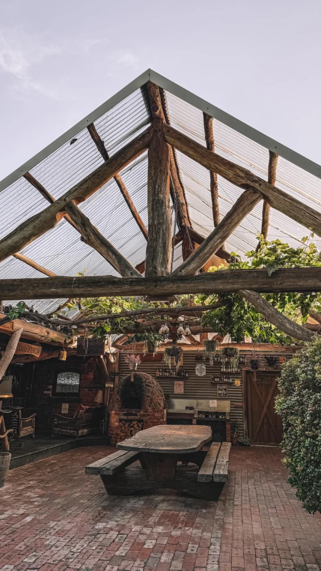 There’s nothing better than a solo getaway 🚙☕️🌳 

🧳🧳 @voygtravel