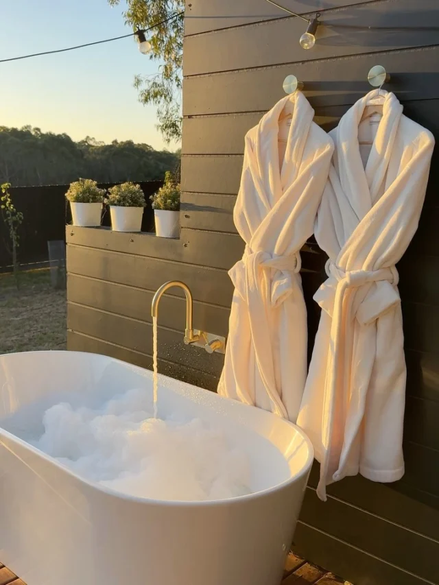 Stunning stays, a few good books, a whole lot of dogs and starting the first draft of my next book… Feb was MASSIVE and these are just the highlights I can share… but lots of good things have been happening and I’m so grateful for this little life of mine 🥂🎉